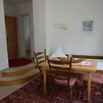 Pensjonat Gaestehaus Kuhns Alpenrose 4*